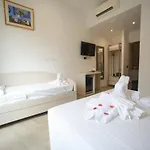 Romerooms Bed and Breakfast