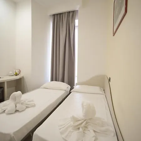 Romerooms Bed & Breakfast 4*