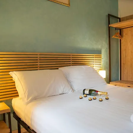 Romerooms Bed & Breakfast 4*