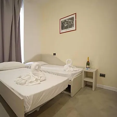 Alojamento de Acomodação e Pequeno-almoço Romerooms 4*