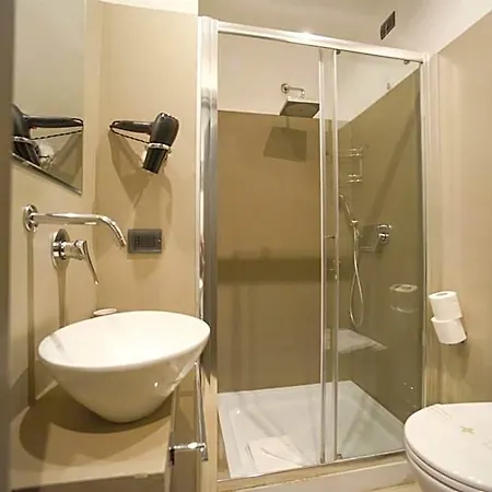 Alojamento de Acomodação e Pequeno-almoço Romerooms 4*