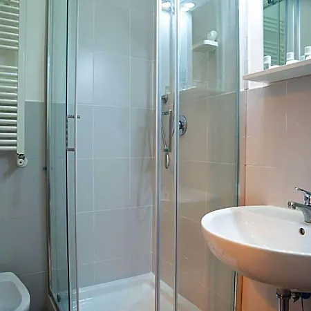 Alojamento de Acomodação e Pequeno-almoço Romerooms 4*